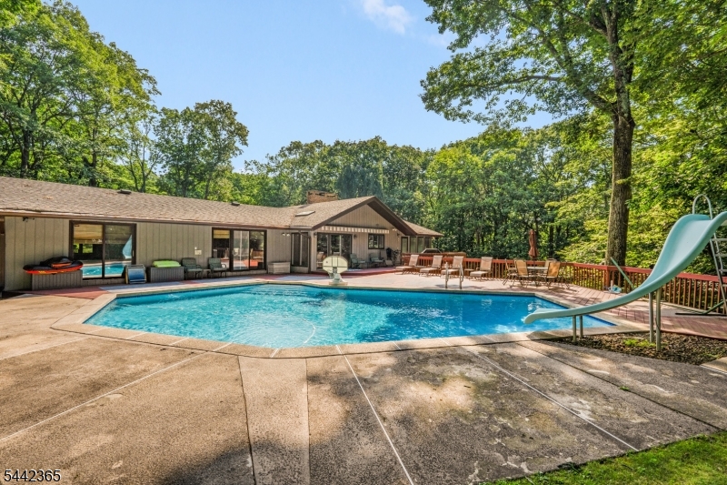 18 Horizon Dr