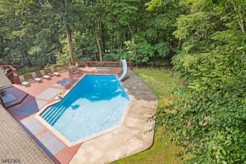 18 Horizon Dr