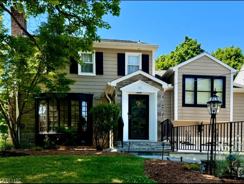 10 Fairway Ave