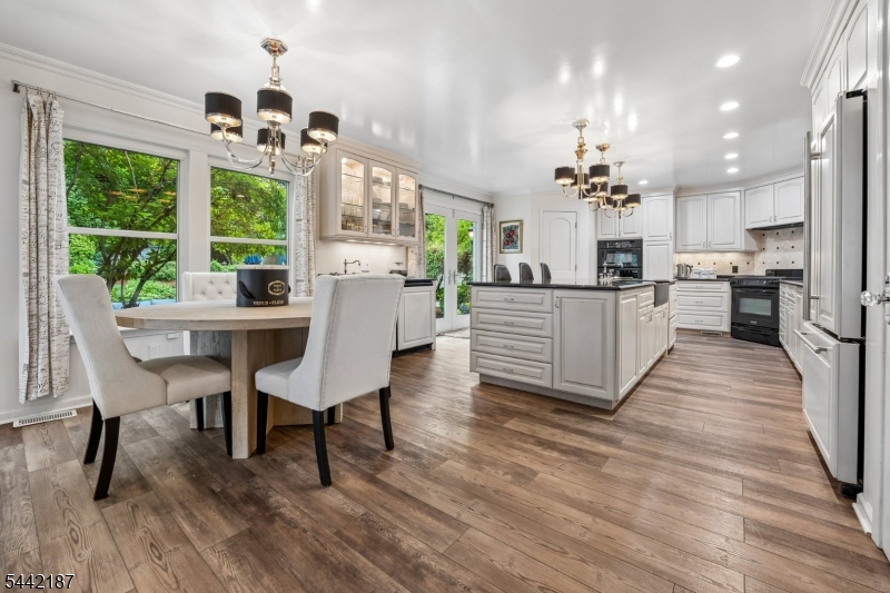 10 Fairway Ave