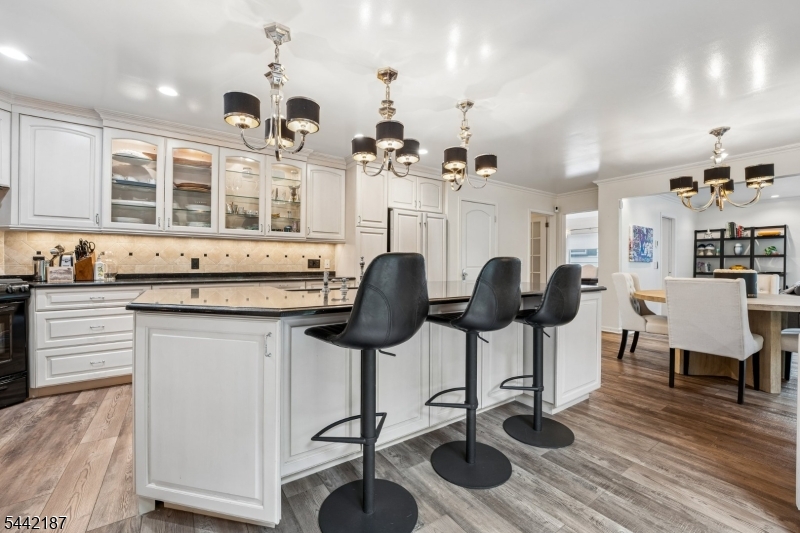 10 Fairway Ave