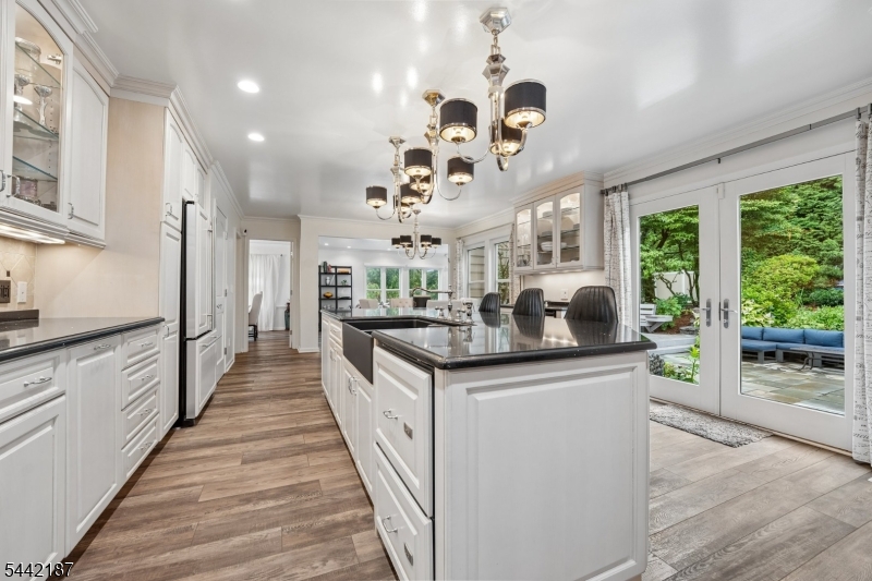 10 Fairway Ave