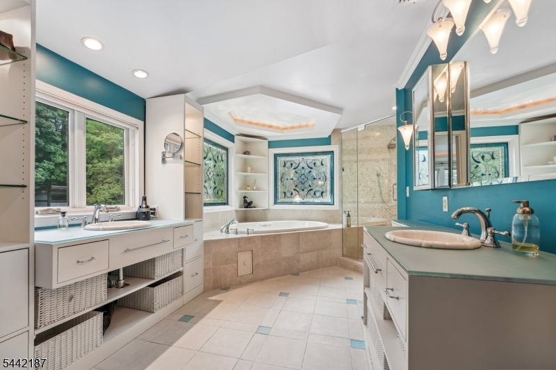 10 Fairway Ave