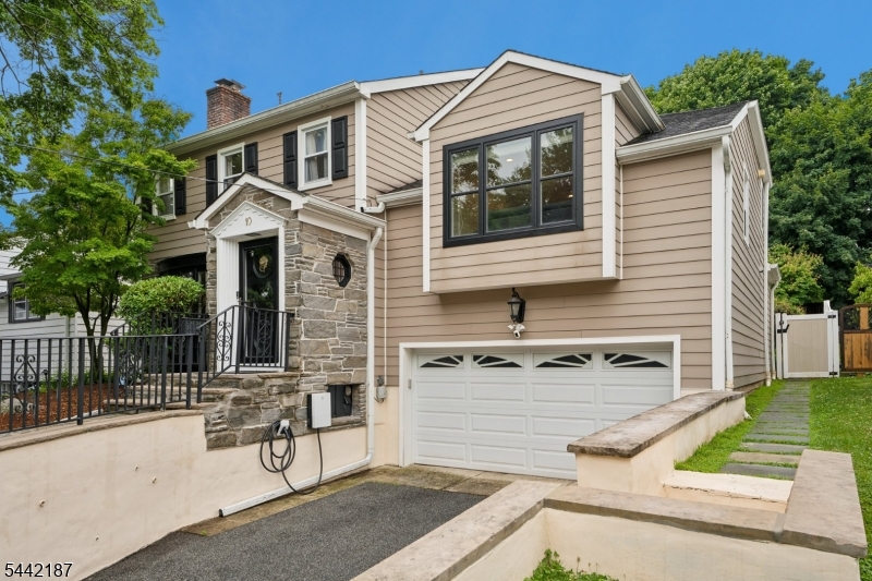 10 Fairway Ave