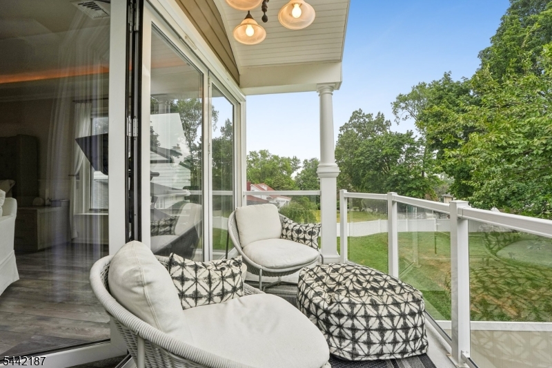 10 Fairway Ave