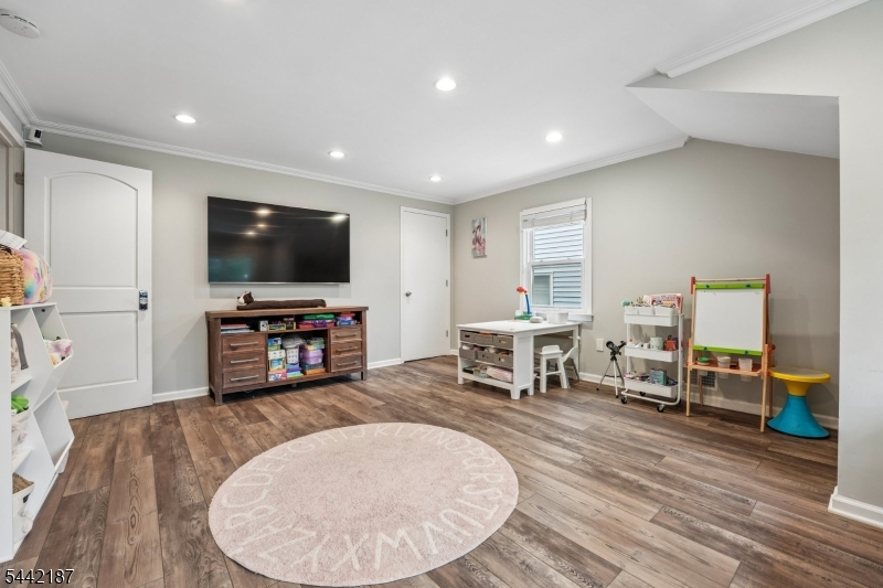 10 Fairway Ave