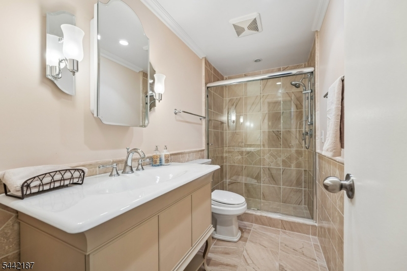 10 Fairway Ave