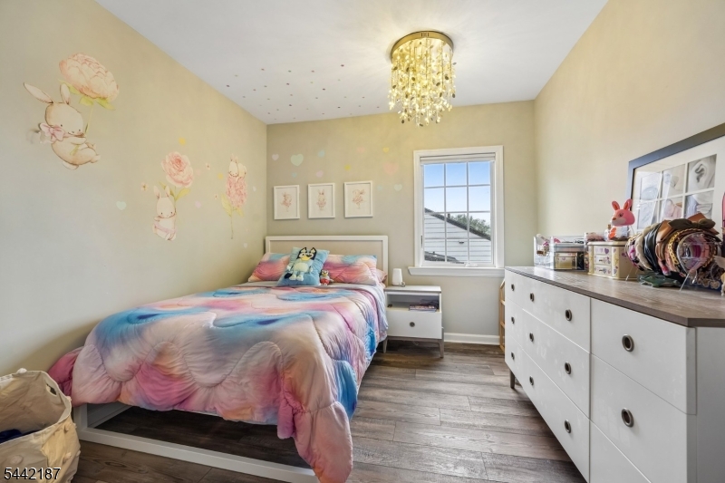 10 Fairway Ave