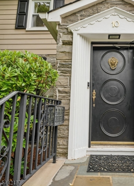 10 Fairway Ave