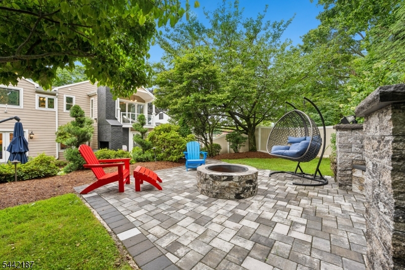 10 Fairway Ave