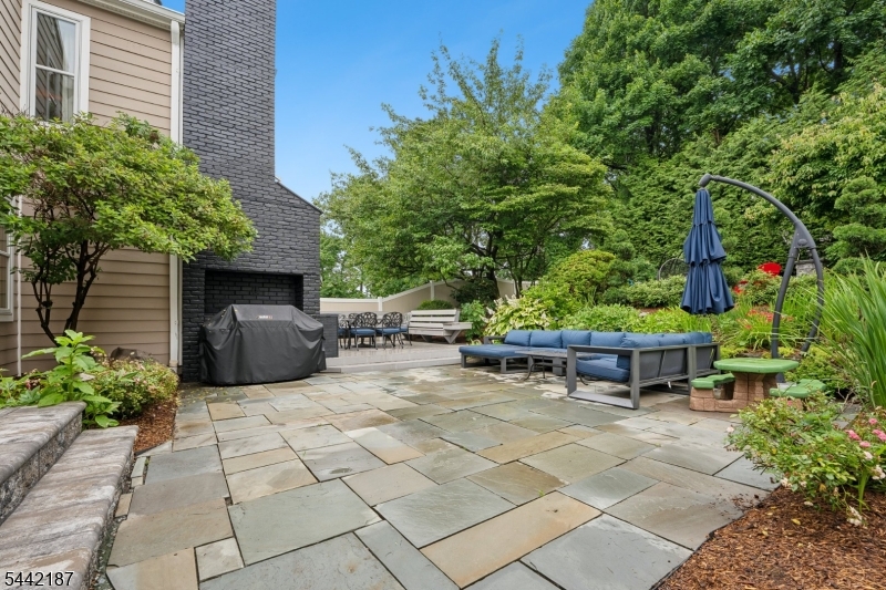 10 Fairway Ave
