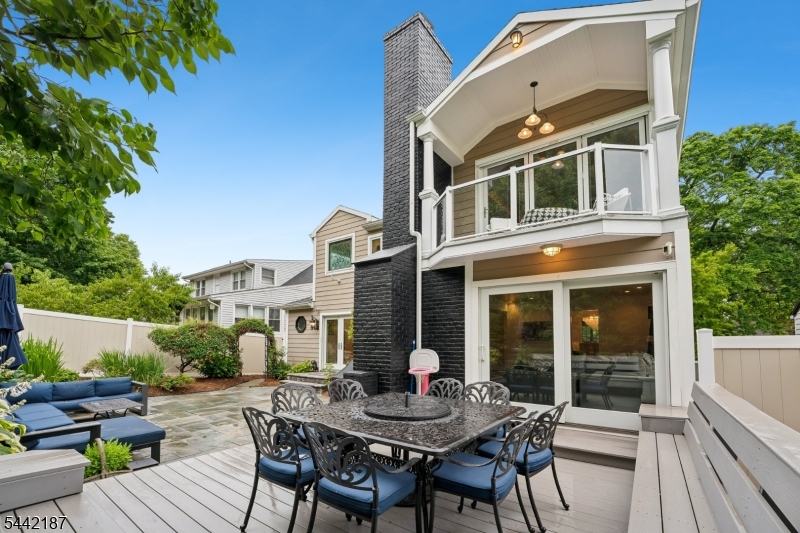 10 Fairway Ave