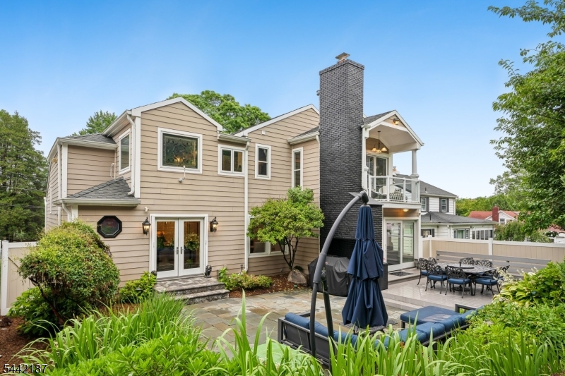 10 Fairway Ave