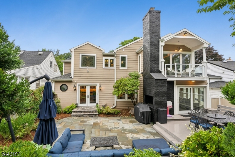 10 Fairway Ave
