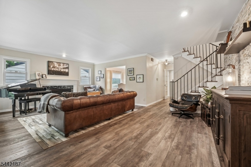 10 Fairway Ave