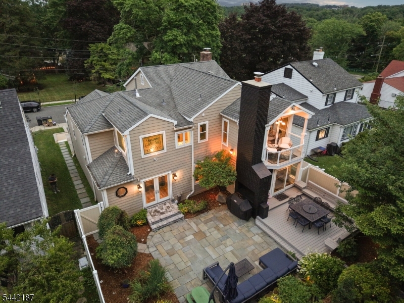 10 Fairway Ave