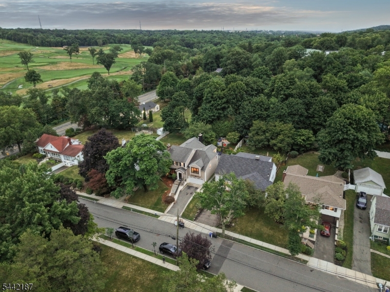 10 Fairway Ave