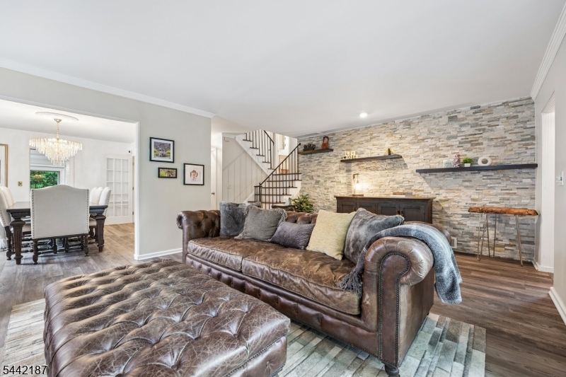 10 Fairway Ave