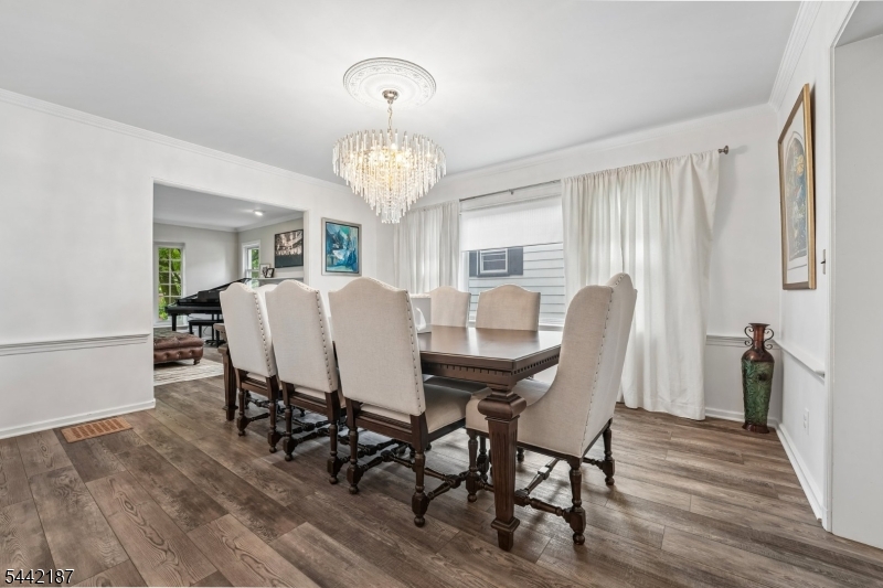 10 Fairway Ave