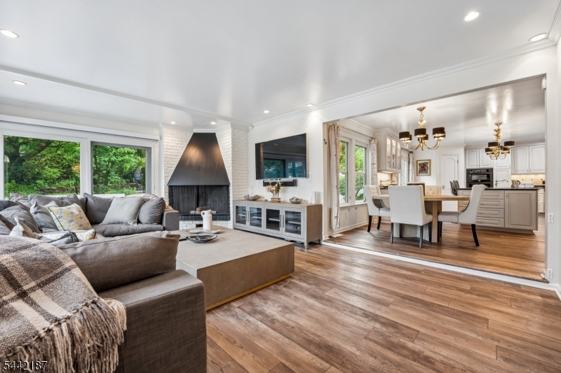 10 Fairway Ave