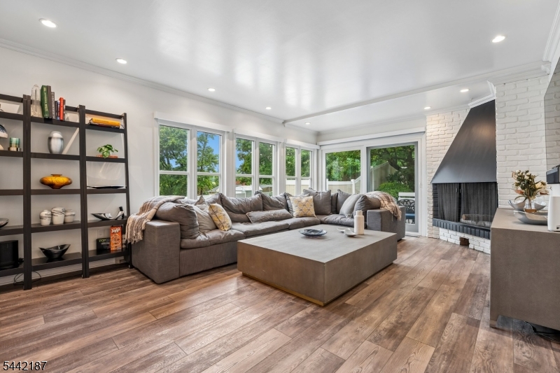 10 Fairway Ave