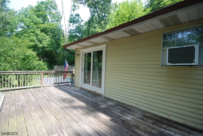36 Mountain Lake Rd