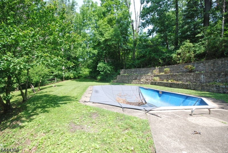 36 Mountain Lake Rd