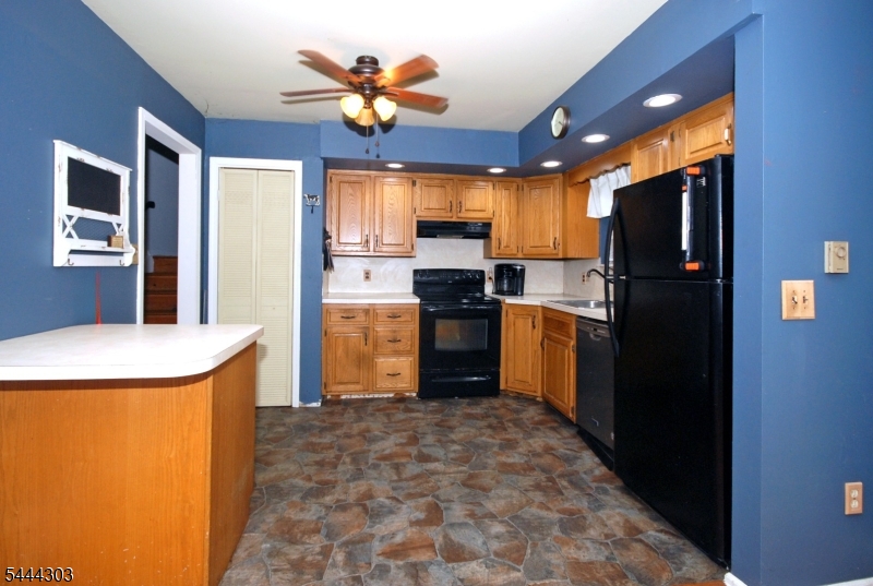 36 Mountain Lake Rd