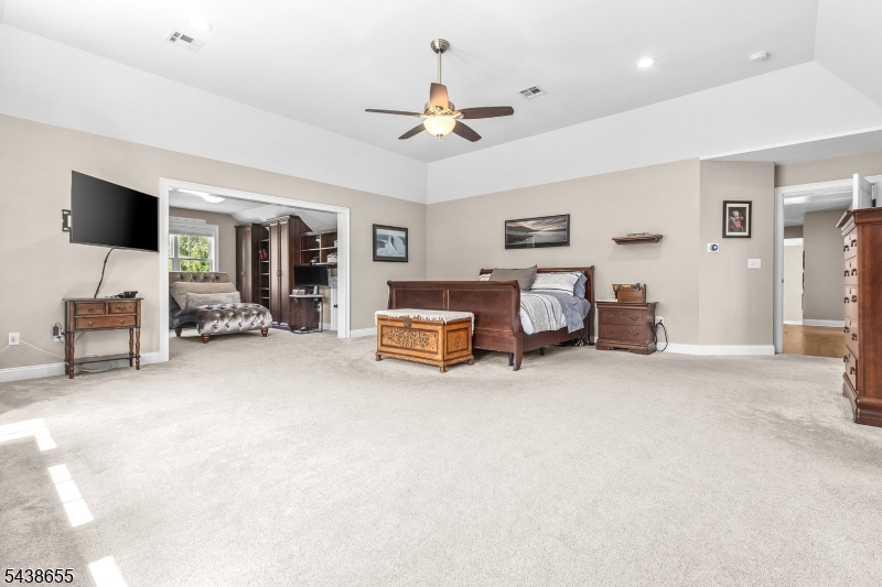 1 Thames Ln