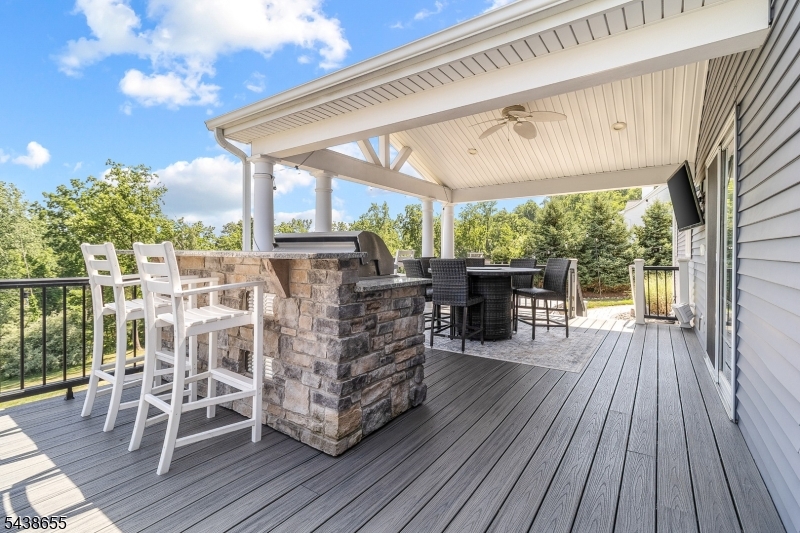 1 Thames Ln