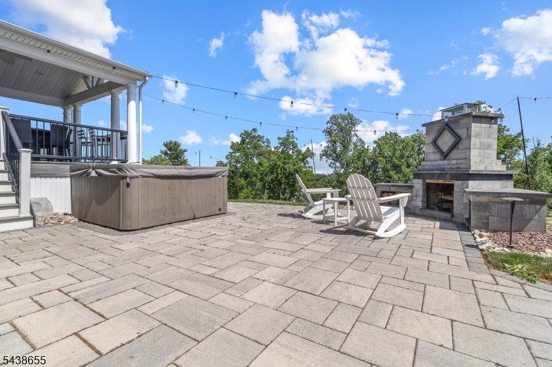 1 Thames Ln