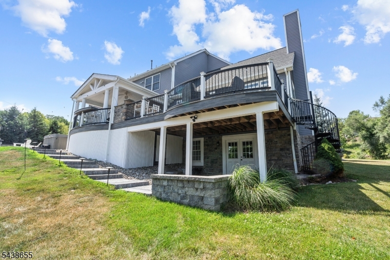 1 Thames Ln
