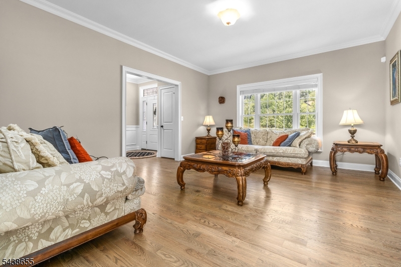 1 Thames Ln