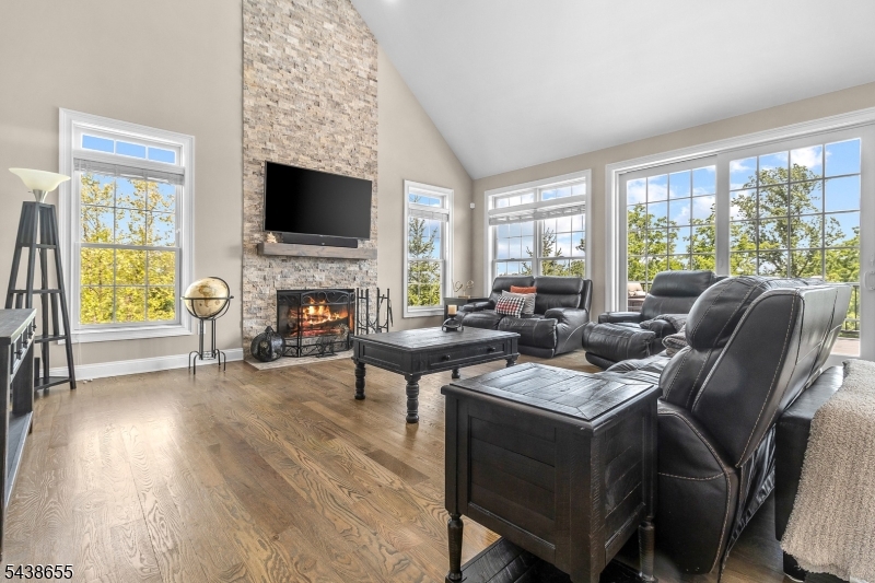 1 Thames Ln