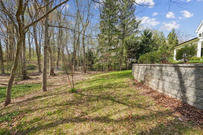 11 Addison Dr
