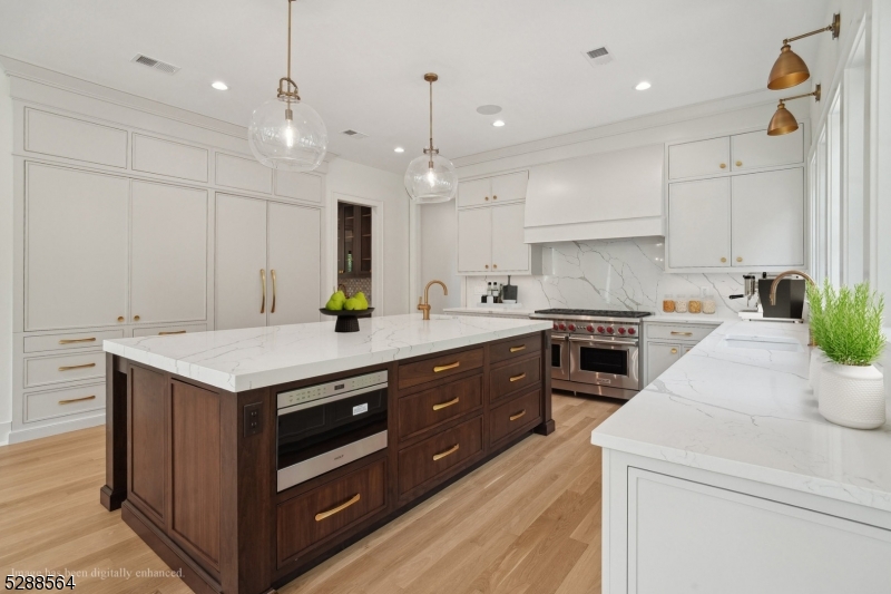 11 Addison Dr