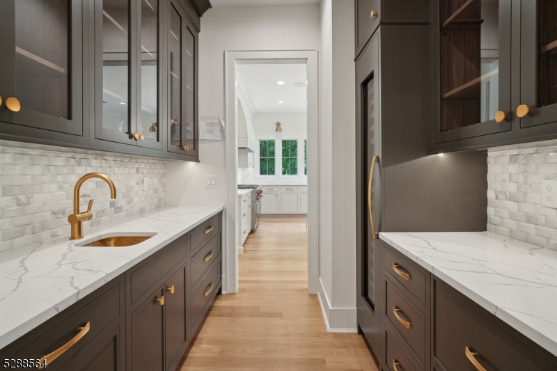 11 Addison Dr