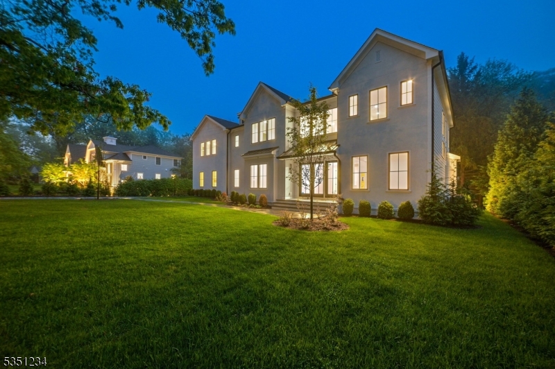 11 Addison Dr