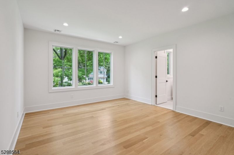 11 Addison Dr