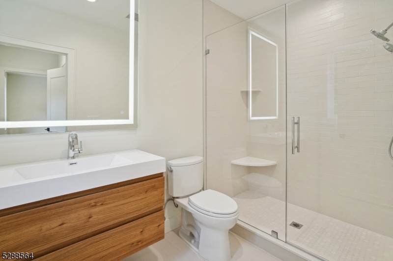 11 Addison Dr