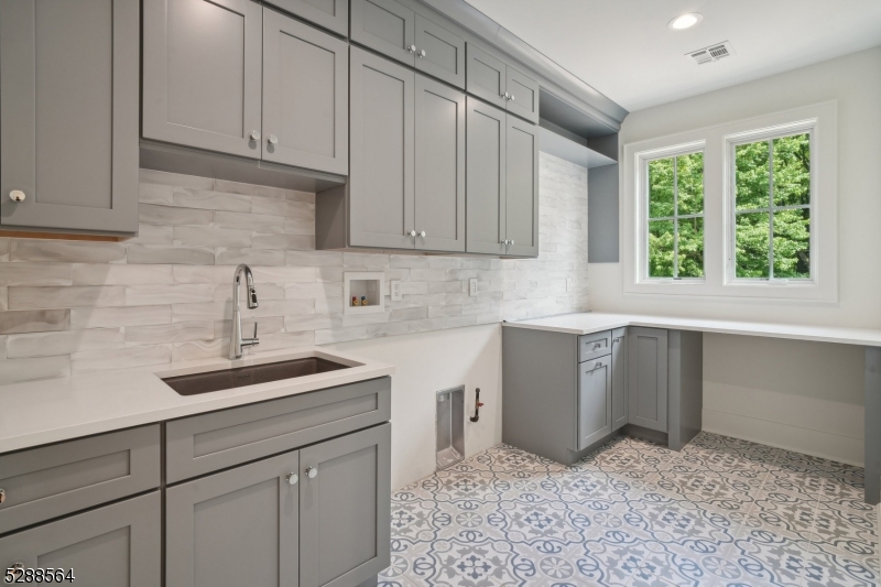 11 Addison Dr