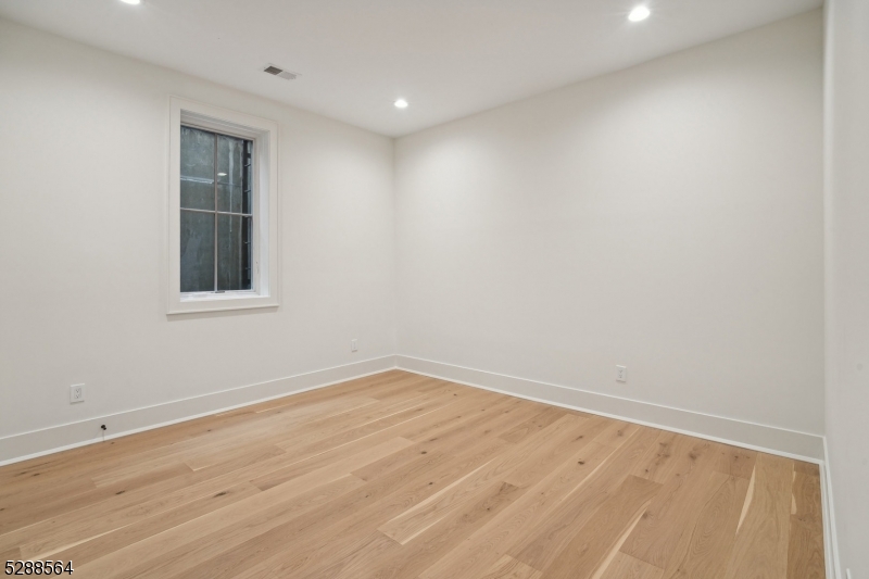 11 Addison Dr