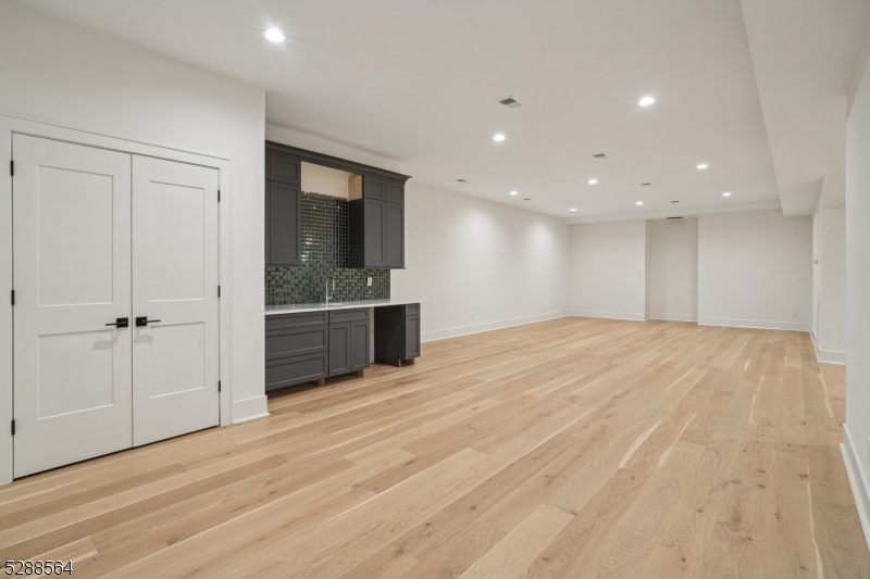 11 Addison Dr