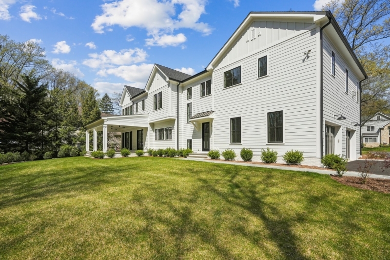 11 Addison Dr