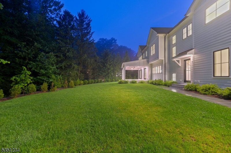 11 Addison Dr