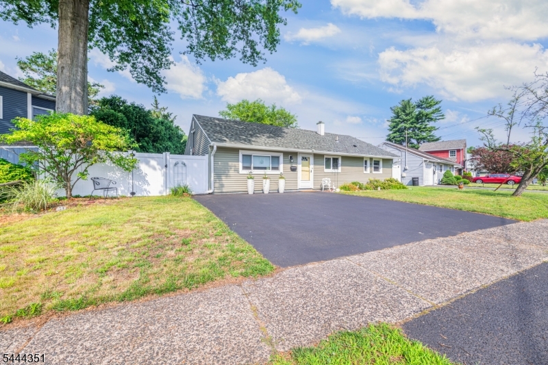 57 Meakin Ave