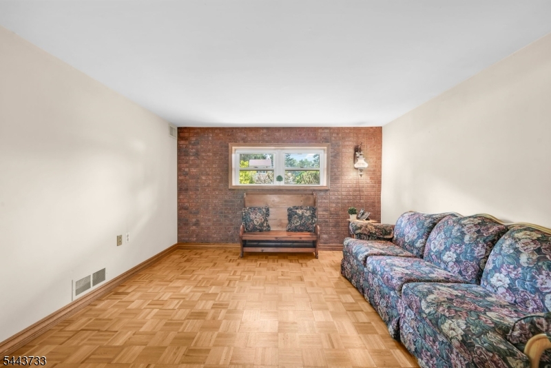 19 Lawrence Rd