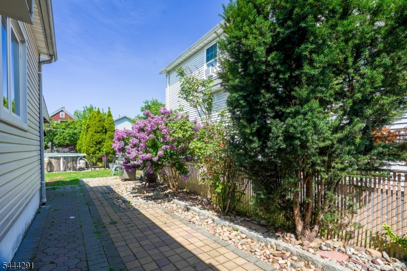 13 Chestnut St