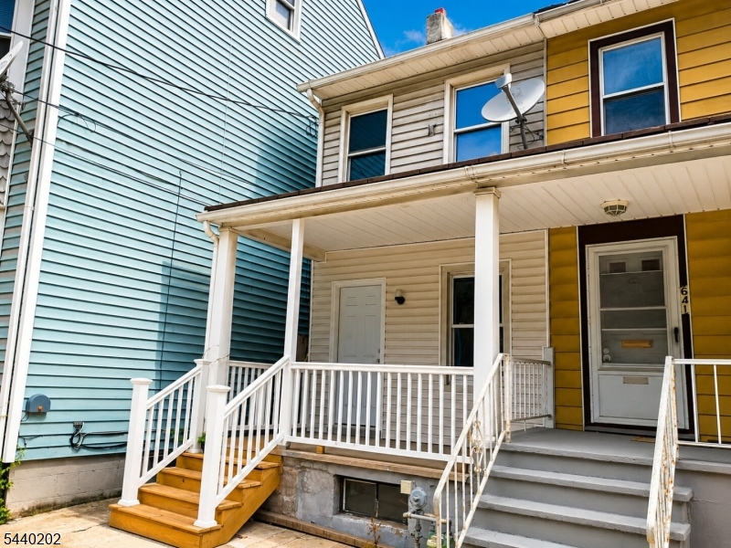 639 S Main St