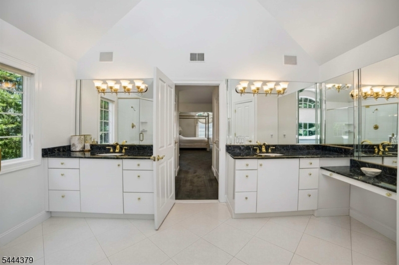 114 Valley Rd